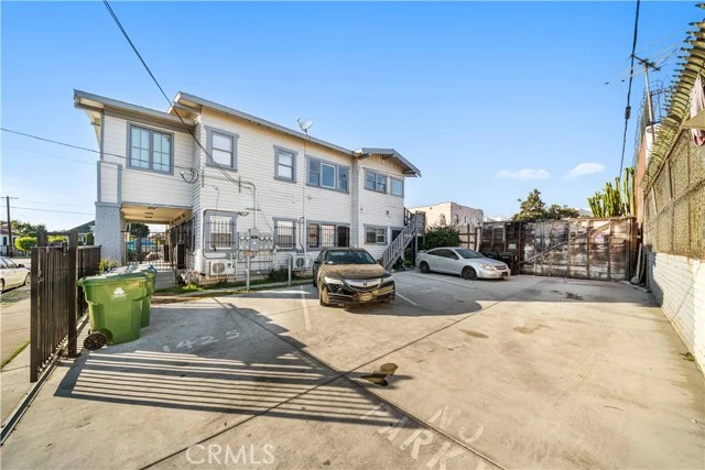 1425 W 18th St. photo 3