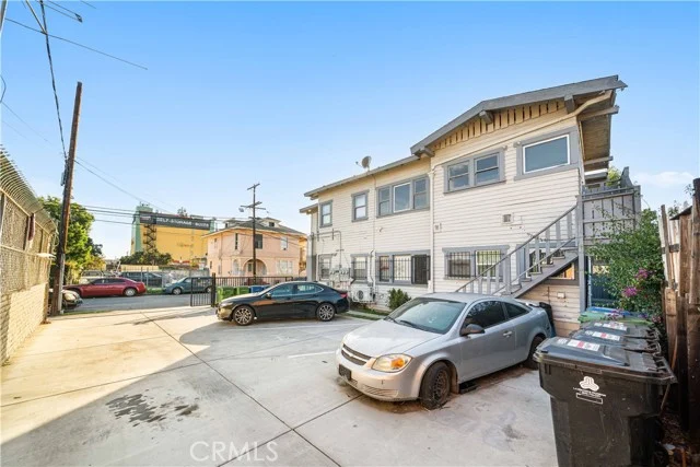 1425 W 18th St. photo 4