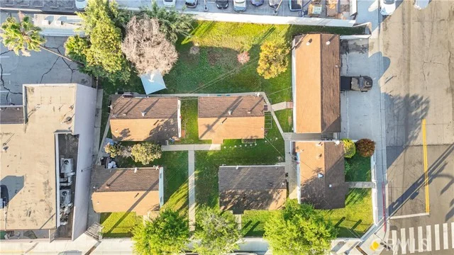339 Centinela Ave photo 2