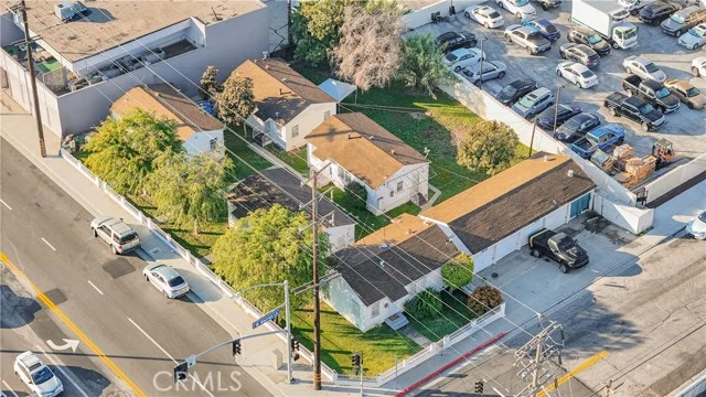 339 Centinela Ave photo 3
