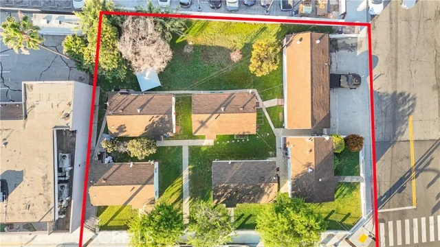 339 Centinela Ave photo 4