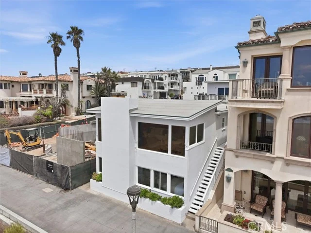 1416 The Strand photo 2