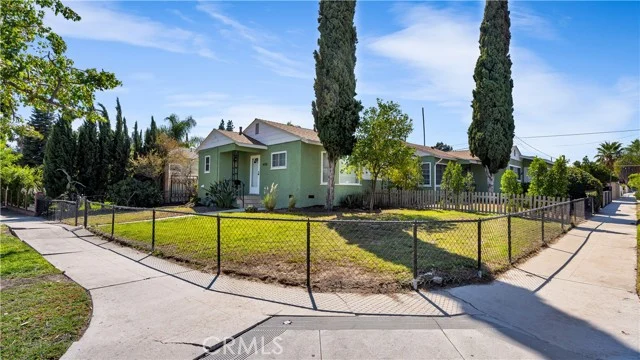 6153 Clybourn Avenue photo 3