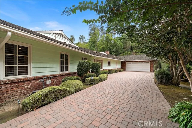 631 W Devon photo 3