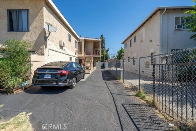 11249 Emelita Street photo 2