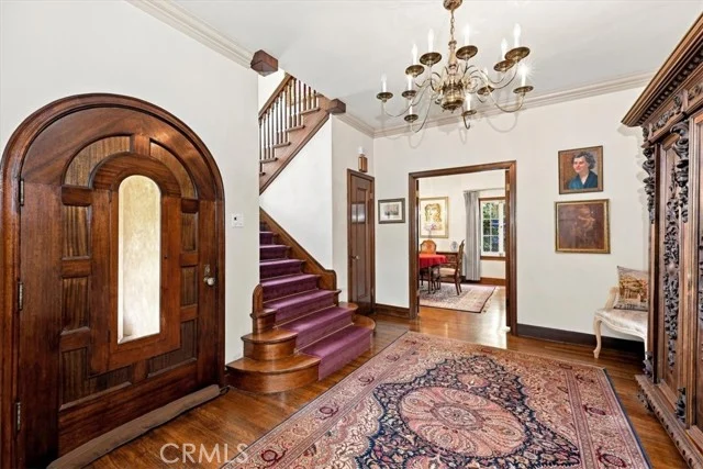 2240 N Berendo photo 4