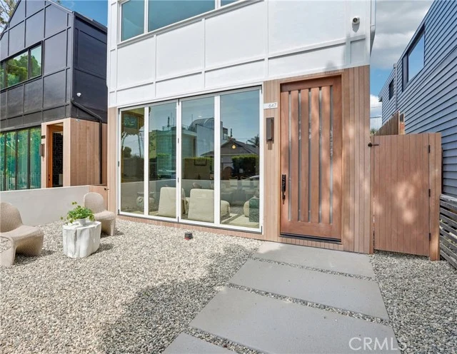 647 Navy Street photo 3