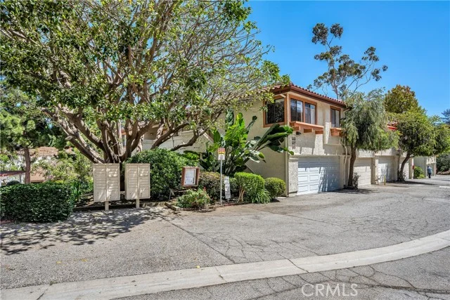 517 Palisades Drive photo 2