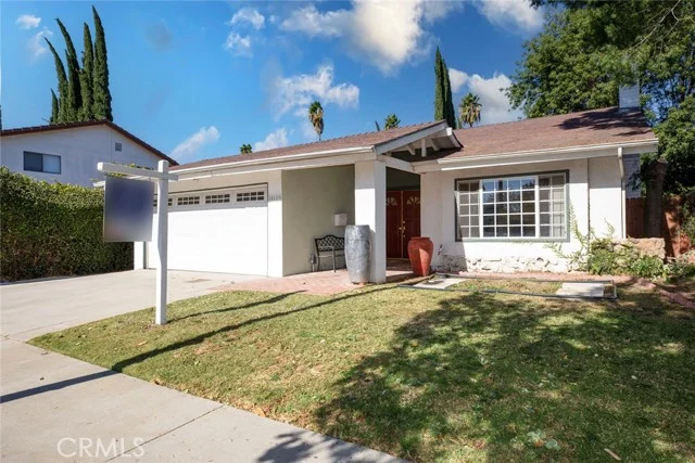 18119 Calvert Street photo 2