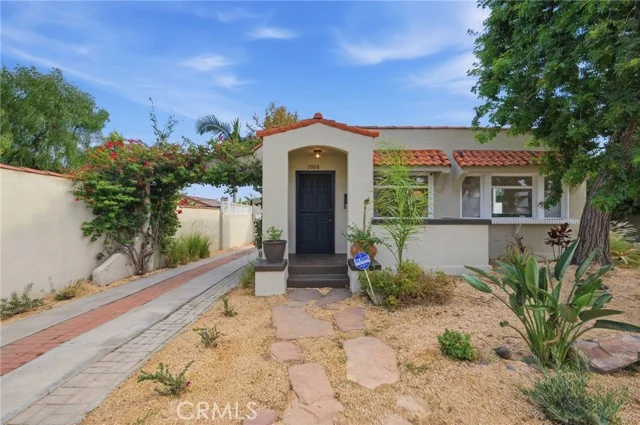 3926 E Wilton photo 2
