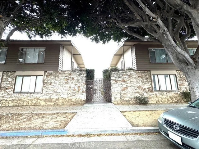 1400 E 3rd #6 photo 2