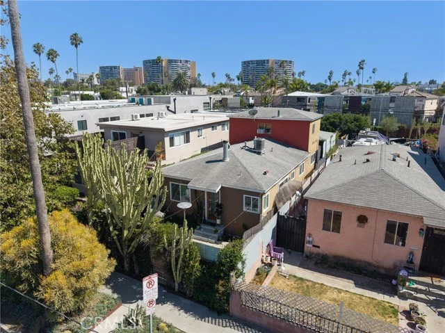 2405 Abbot Kinney photo 2