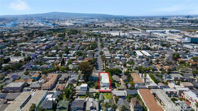 1070 Chestnut photo 3