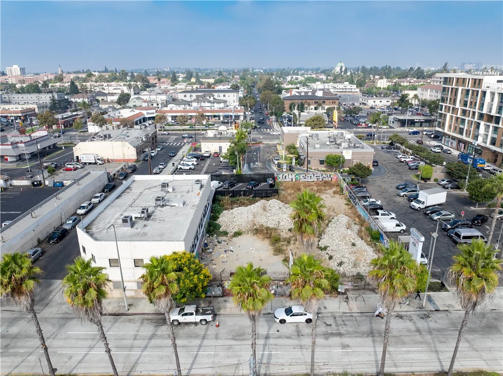 2819 S Flower Street photo 2