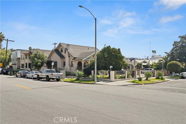 4214 Rosewood photo 2