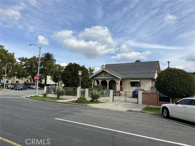 4214 Rosewood photo 3