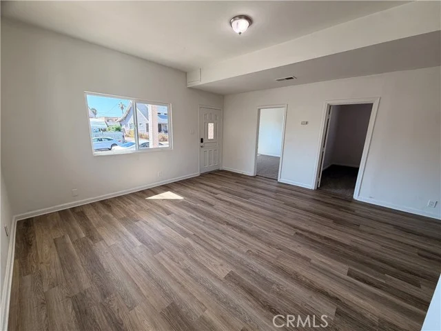 2212 Gates photo 3