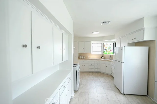 2572 Silver Ridge photo 4
