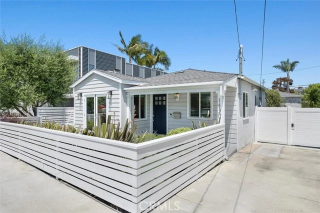 1430 Bonnie Brae photo 2
