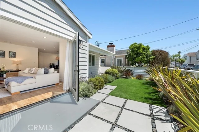 1430 Bonnie Brae photo 3
