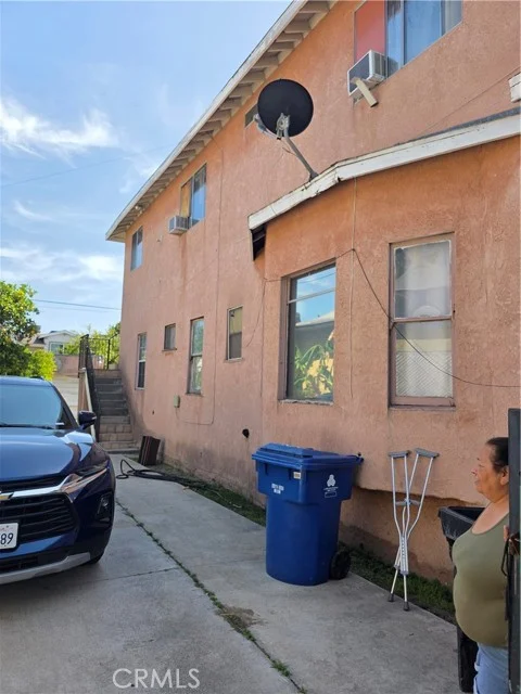 1236 W 24th photo 2