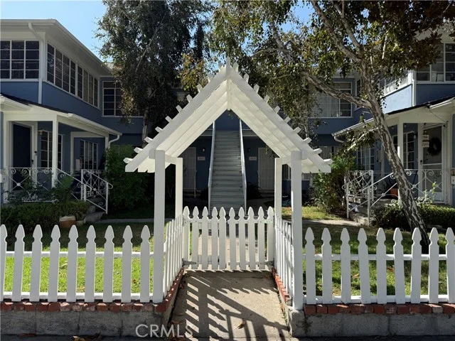 5005 Cahuenga photo 2