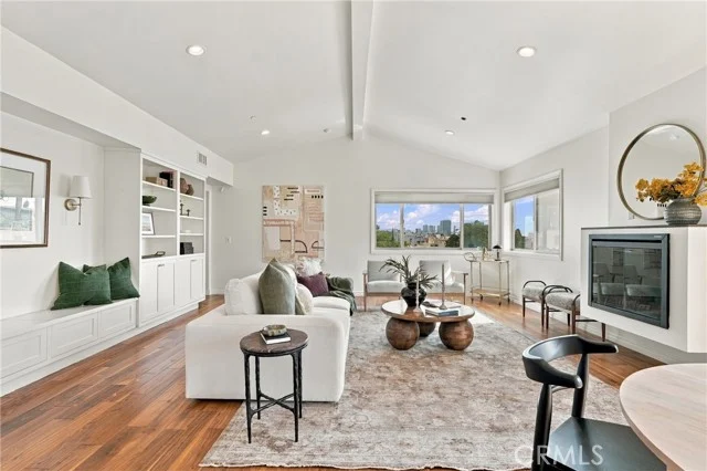1420 S Bundy Drive #405, Los Angeles