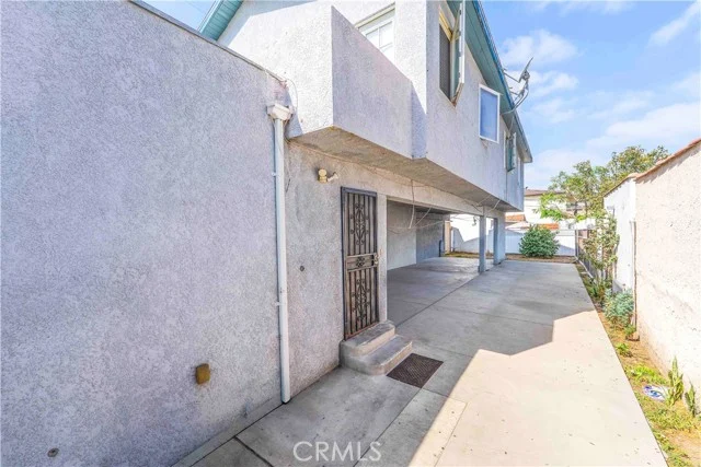 8463 S Halldale photo 3