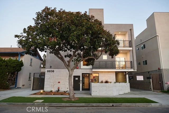 8836 Reading, Los Angeles