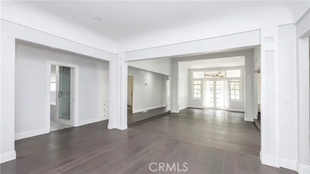 1541 N Stanley Avenue photo 4