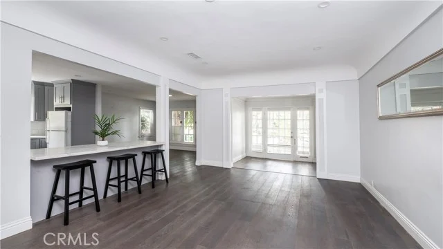 1541 N Stanley Avenue photo 5