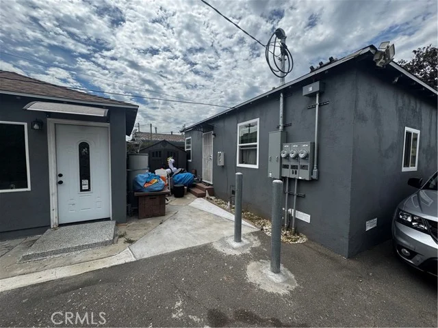 1538 W 85th photo 3