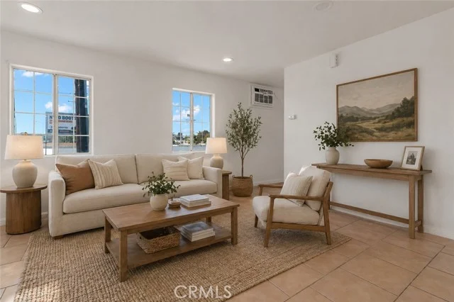 1301 E Pacific Coast photo 4