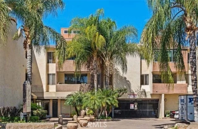 5325 Newcastle #108, Encino