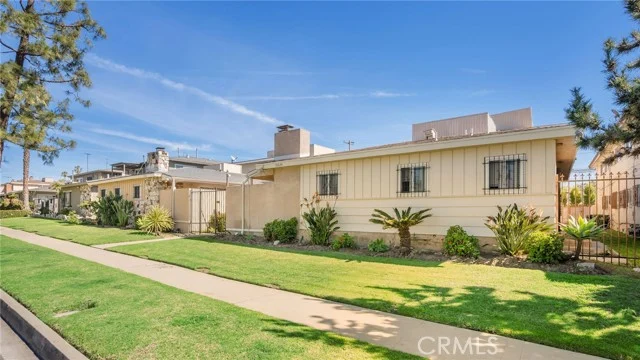 10636 Crenshaw Blvd photo 3