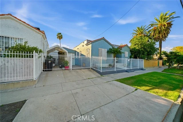 8205 Stanford Ave photo 4