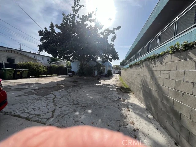 6812 S Hoover photo 5