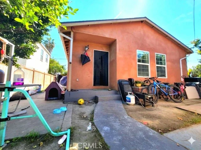 860 W 73rd St. photo 3
