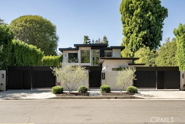 5301 Amestoy Avenue photo 2