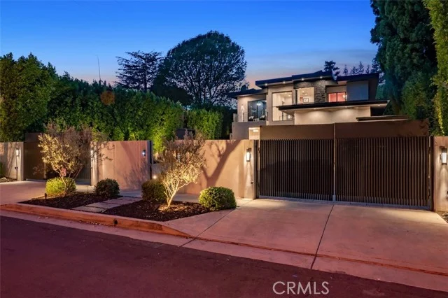 5301 Amestoy Avenue photo 4