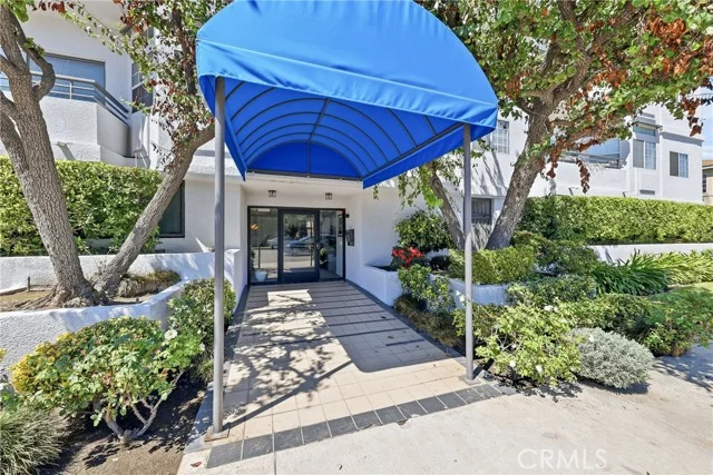 4455 Hazeltine Avenue #208 photo 2