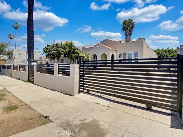 5420 Manhattan Place photo 2