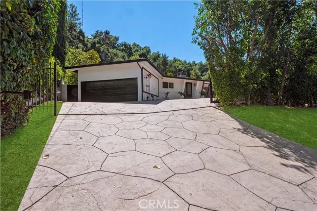 3267 Laurel Canyon Boulevard photo 2