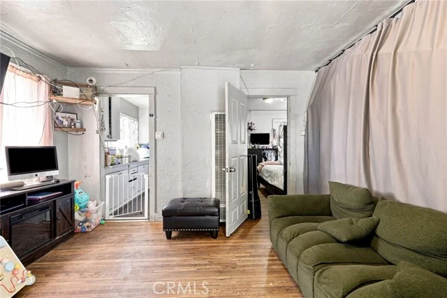 3773 S La Salle Avenue photo 3