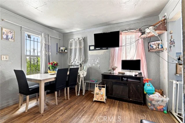3773 S La Salle Avenue photo 4