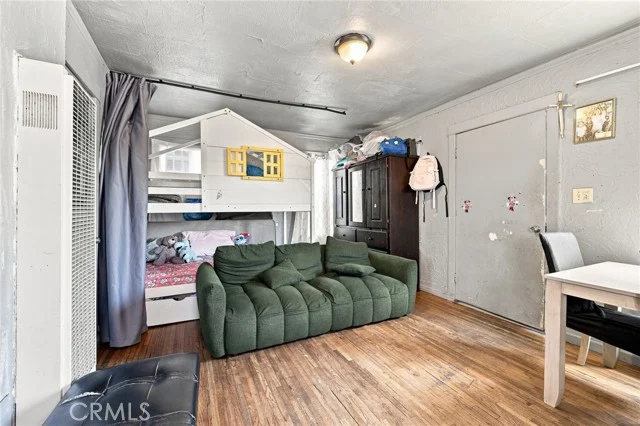 3773 S La Salle Avenue photo 5