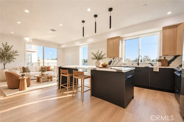 11730 Gilmore photo 3