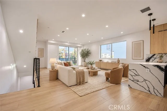11730 Gilmore photo 5
