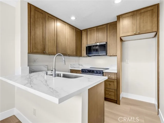 5530 Ackerfield Avenue #210 photo 2