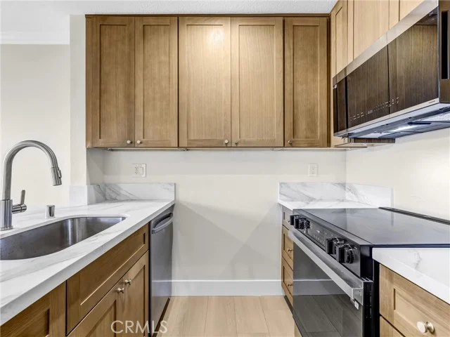 5530 Ackerfield Avenue #210 photo 3